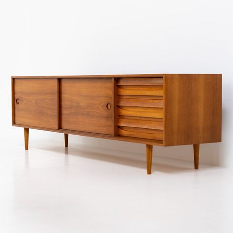 Listed on VNTG.com: Teak low sideboard from the Platon series by Lothar Wegner, Germany 1960s | #vntg #vintage 60s Sideboard, Low Sideboard, Walnut Sideboard, Mid Century Sideboard, Teak Sideboard, Vintage Sideboard, 70s Style, City Furniture, Sideboard Storage