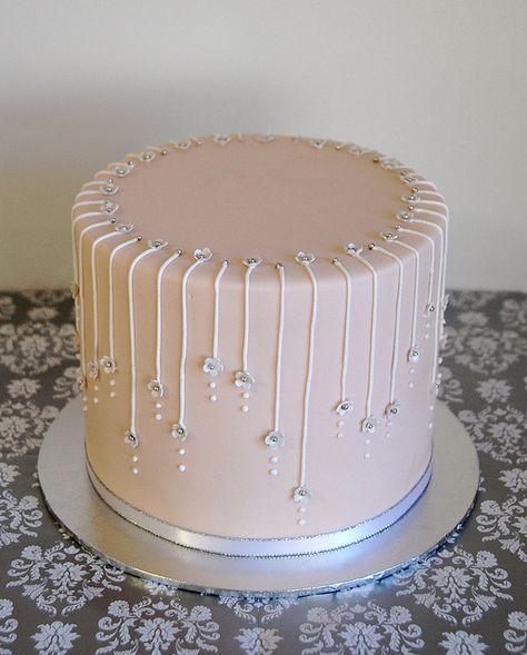 Tall and pretty... Plain White Cake Simple, Tall Cake, Cake 5, Pretty Cake, Tall Cakes, Flowers Cake, Sugar Scrub Diy, Beautiful Cake, Elegant Wedding Cakes