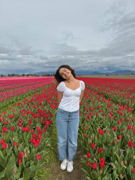 Photos In Tulip Field, Tulip Field Photos, Tulip Field Pictures, Garden Photo Ideas Instagram, Flower Feild Pics Aesthetic, Teenage Vision Board, Garden Pictures Poses, Flower Farm Photoshoot, Tulip Farm Photoshoot