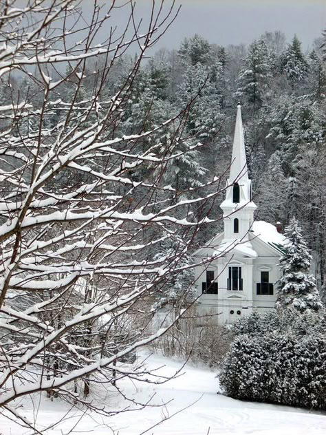 Church in Snow...Plainfield, Vermont Old Country Churches, Country Churches, Church Pictures, Scandi Christmas, Take Me To Church, Snow Covered Trees, Beautiful Churches, Old Churches, Interesting Buildings