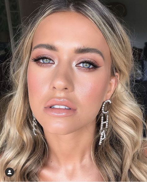 Glowy Bronze Makeup, Bday Makeup, Dewy Makeup Look, Wedding Guest Makeup, Wedding Eye Makeup, Glam Wedding Makeup, Fashion Outfits Dresses, Tanned Makeup, Prom Eye Makeup