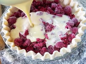 Raspberry Cream Pie, Raspberry Cream Pies, Bbq Dessert, Crumb Pie, Pie Crumble, Raspberry Cream, Raspberry Recipes, Brownie Desserts, Cling Film