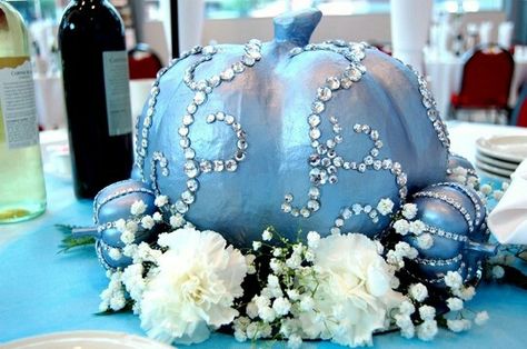 Cinderella Centerpiece Ideas, Cinderella Birthday Party Decorations, Cinderella Party Decorations, Cinderella Centerpiece, Cinderella Quinceanera, Cinderella Quinceanera Themes, Cinderella Sweet 16, Cinderella Theme, Cinderella Birthday Party