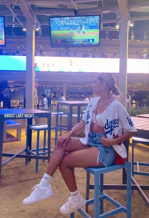 Baseball Jersey Outfit Women, Dodgers Outfit, Baseball Jersey Outfit, Braves Game, About Last Night, Stylish Summer Outfits, Baseball Outfit, Jersey Outfit, Event Outfit