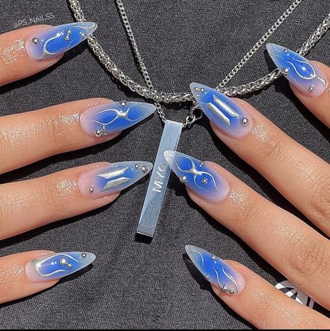 Aesthetic Nail Design, Aura Nail Designs, Aura Nail, New Nail Trends, Aesthetic Nail, Aura Nails, Chrome Nails Designs, Airbrush Nails, Classy Acrylic Nails