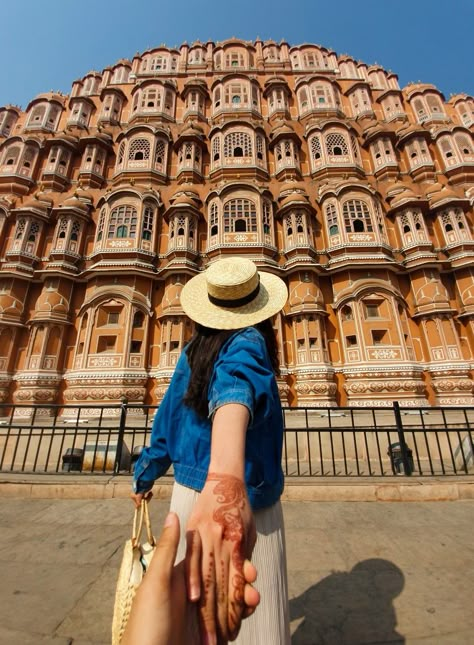 Photoshoot In Jaisalmer, Photo Poses In Jaipur, Hawa Mahal Photoshoot, Photoshoot Ideas In Jaipur, Jaipur Photography Poses Couple, Tajmahal Photoshoot Couple, Jaisalmer Couple Photoshoot, Jaipur Travel Photography, Couple Poses In Rajasthan