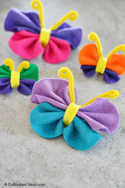 DIY Felt Butterfly Craft! There are so many things to do with this adorable felt butterfly craft! Such as, add a magnet on the back for instant fun on your refrigerator. Attach to hair clips or bobby pins and adorn in your lovely locks. Glue onto photo frames to add a fun splash of color. Use in place of a bow on a gift. Attach to a burlap banner and hang. | Easy crafts Felt Butterfly, Girl Scout Swaps, Scout Swaps, Butterfly Craft, Girl Scout Swap, Burlap Banner, Butterfly Crafts, Sunday School Crafts, Felt Projects