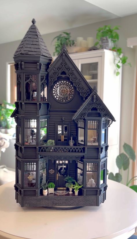 Blackthorn House — Jessica Cloe Miniatures Gothic Dollhouse Exterior, Miniature Witch Cottage, Doll House Mansion, Paper Dollhouse Printable Templates, Addams Family Dollhouse, Greenleaf Orchid Dollhouse Interior, Black Dollhouse Exterior, Gothic Dollhouse Diy, Miniature Projects Ideas