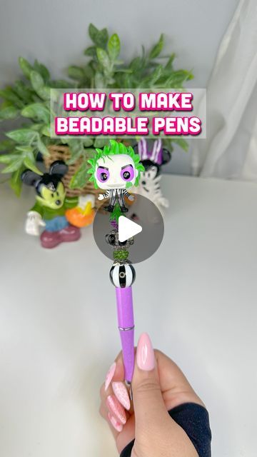 Doorable Pens Diy, Beaded Ink Pens Diy, Custom Pens Diy, Beaded Pen Wrap Patterns Free, Beaded Pens Diy, Beadable Pen Ideas, Bead Pens Diy, Beetlejuice Diy, Pen Tutorial