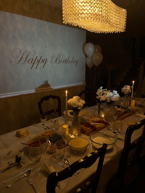 Cute Birthday Dinner, Birthday Dinner Ideas, Surprise Birthday Decorations, Bday Dinner, Happy Birthday Decor, Cute Birthday Pictures, Birthday Ideas For Her, Birthday Dinner Party, Cute Birthday Ideas