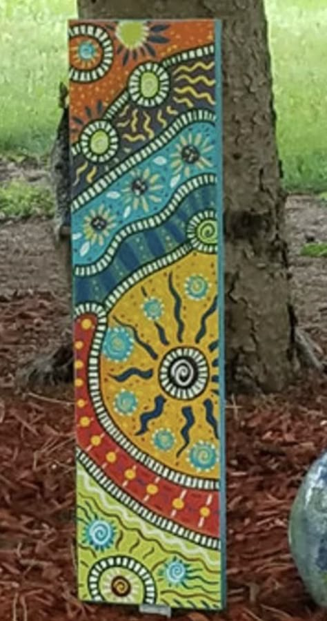 Painted Wood Boards, Fall Garden Art, Peace Pole Diy, Mexican Painted Furniture, Garden Totem Poles, Glass Mosaic Diy, Dyi Garden, Barnwood Crafts, Painted Fence