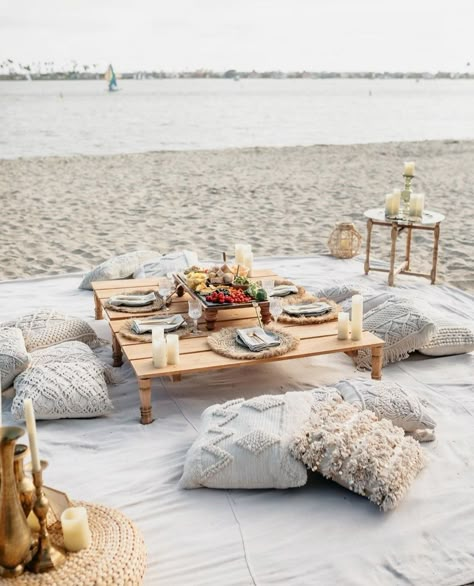 Luxe Picnic, Beach Picnic Party, Picnic Company, Picnic Party Decorations, 111k Followers, Luxury Picnic, Beach Picnics, Beach Table, Beach Dinner