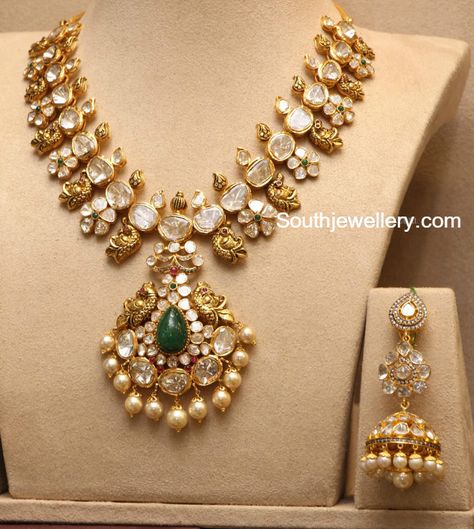 Polki Diamond Peacock Haram and Long Jhumkas - Indian Jewellery Designs Indian Jewellery Gold, Work Necklaces, Gold Jewelry Simple Necklace, Jewelry Set Design, Gold Necklace Indian Bridal Jewelry, Pearl Necklace Designs, Antique Bridal Jewelry, Antique Jewelry Indian, Jewelry Designing