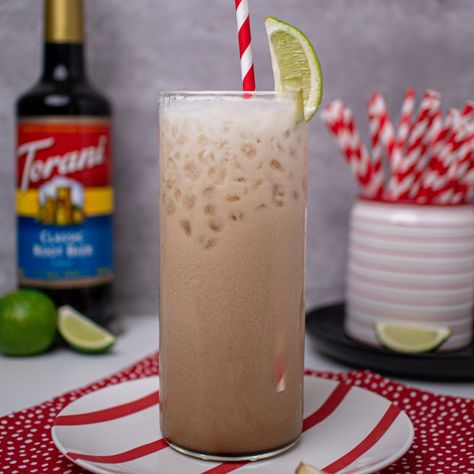 11 Dirty Soda Recipes You Need To Try Dr Pepper Cream Soda Cocktail, Dirty Pepsi Recipes, Dirty Drink Recipes, Swig Drinks At Home, Soda Drink Bar, Dirty Pop Recipes, Swig Recipes Drinks, Christmas Dirty Soda, Dr Pepper Dirty Soda Recipes