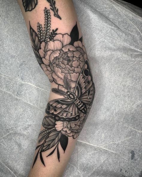 Natur Tattoo Arm, A Butterfly Tattoo, Moth Tattoo, Inspiration Tattoos, Full Sleeve Tattoos, Full Sleeve Tattoo, Tattoo Me, Sleeve Ideas, Best Sleeve Tattoos