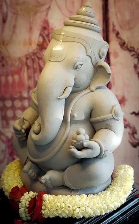 Ganesh Murti Design, Vinayagar Statue, Ganapati Murti, Ganesha Murti, Ganesha Artwork, Clay Ganesha, Ganesha Drawing, Ganesh Lord, Ganesh Art Paintings