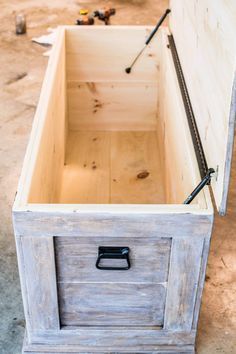 Diy Storage Chest, Diy Wood Chest, Diy Storage Trunk, Chests Diy, Bedroom Storage Chest, Diy Bedroom Storage, Koti Diy, Diy Storage Bench, Diy Bedroom