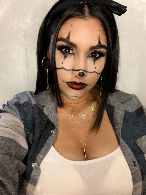 Robber Makeup Halloween, Chicano Makeup Halloween, Clown Makeup Latina, Black Halloween Makeup Looks, Old School Clown Makeup, Cholo Clown Makeup Men, Hispanic Heritage Month Makeup, Gangster Clown Costume, Chola Halloween Makeup