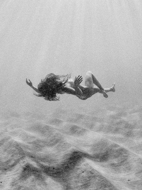 Womb Healing, Tropical Travel, Travel Content, Pose Yoga, Anais Nin, Cinematic Photography, Shadow Work, Underwater Photography, In The Ocean