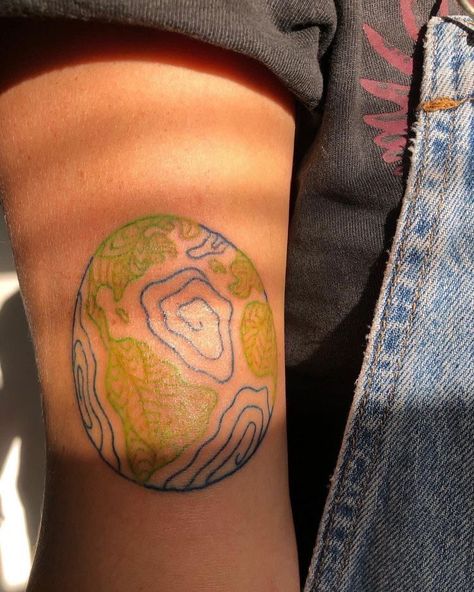 Wholesome Tattoo Ideas, Feminine Tattoos Color, Apocalypse Tattoo Ideas, Earth Tattoo Color, Messy Tattoo Style, Types Of Tattoo Art Styles, Hippy Tattoo Ideas, Hippie Hand Tattoos, Earth Tattoo Ideas Nature