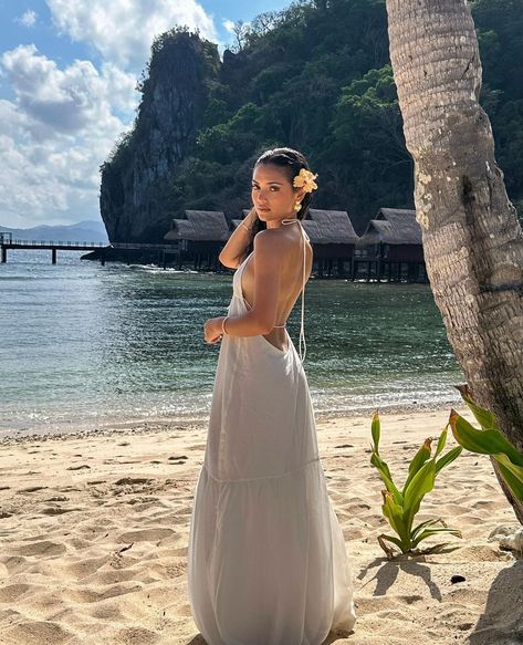 Colorful Beach Dress, Bora Bora Instagram Pictures, Island Birthday Dress, Island Fits Aesthetic, Island Trip Outfit, Ootd Bali Beach, Krabi Outfit Ideas, Bora Bora Outfits, Boracay Ootd