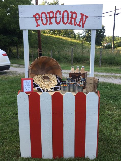 Popcorn Stand Ideas, Circus Activities, Deco Cinema, Cinema Party, Popcorn Stand, Carnival Booths, Carnival Games For Kids, Halloween Popcorn, Carnival Themed Party