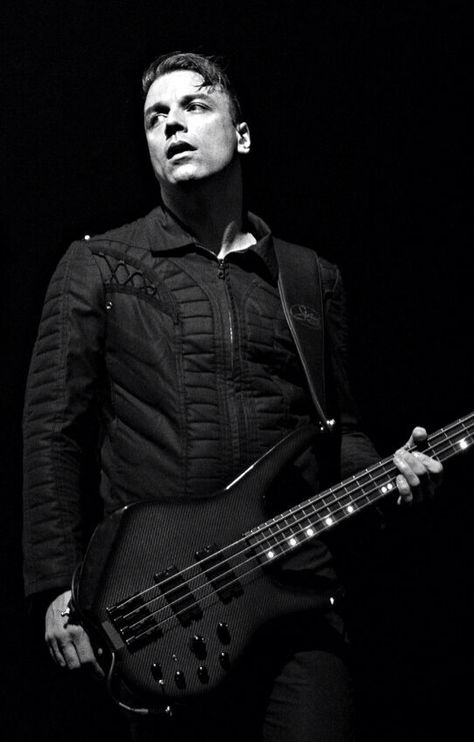 Chris Wolstenholme #Muse #bassist Undisclosed Desires, Muse Band, Rock Girl, Aesthetic Boy, Alternative Music, Bass Player, Music Aesthetic, Cool Bands, Music Bands