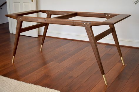 Dinning Table Diy, High End Residential, Wood Table Legs, Dinning Tables, Wood Table Design, Diy Dining Table, Furniture Design Chair, Dining Room Table Decor, Bench Designs