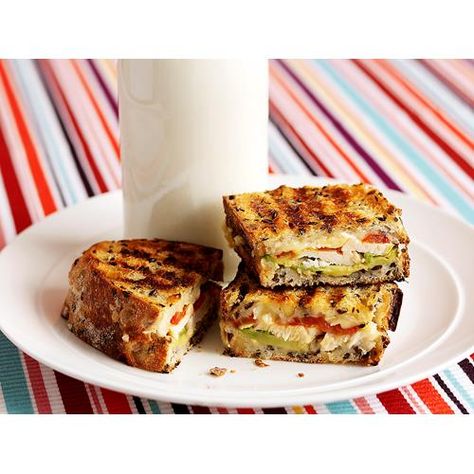 Chicken, avocado and camembert jaffle recipe | FOOD TO LOVE Ham And Cheese Toastie, Toasted Sandwich Recipes, Cheese Toasties, Poppy Cake, Grilled Sandwiches, Homemade Flatbread, Food Van, Toast Sandwich, Sandwich Fillings