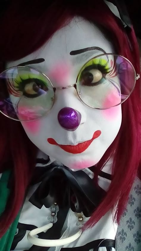 Clown With Glasses, Goth Clown, Clown Costume Women, Circus Ideas, Makeup Reference, Clown Pics, Cross Eyed, Female Clown, Side Show