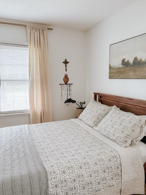 Cross Above Bed, Catholic Bedroom Aesthetic, Catholic House Decor, Catholic Minimalism, Christian Home Aesthetic, Catholic Room Decor, Catholic Decor Home Ideas, Catholic Altar Home Ideas, Catholic Bedroom