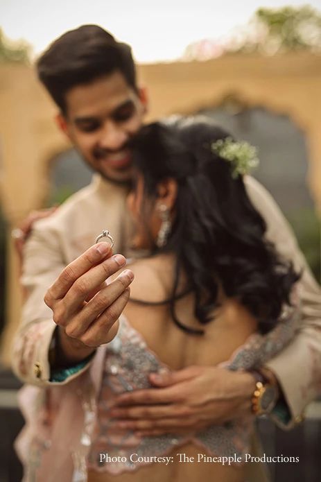 Engagement Ring Photoshoot, Indian Engagement Photos, Photography Poses Couples, Engagement Portraits Poses, Wedding Photos Ideas, Engagement Shoots Poses, Wedding Pictures Ideas, Indian Wedding Poses, Pre Wedding Photoshoot Outfit