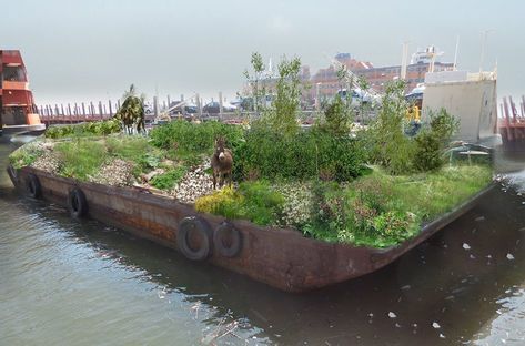 'swale' is a floating farm that encourages new yorkers to eat fresh produce Floating Gardens, Orchard Garden, Floating Hotel, Artificial Island, Eco Art, Floating Garden, Structured Water, Water Projects, Forest Garden