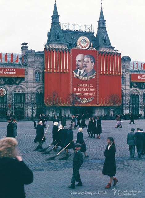 Communist Aesthetic, Soviet Aesthetic, Union Of Soviet Socialist Republics, Communist Propaganda, Back In The Ussr, Soviet Russia, Propaganda Art, Socialist Realism, Russia Travel