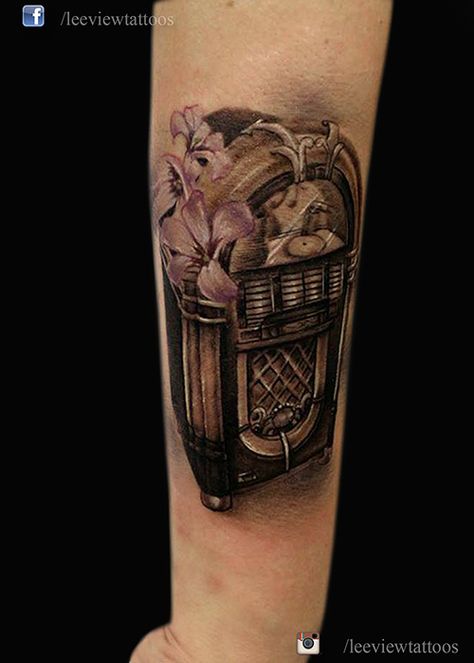 Juke Box Tattoo, Jukebox Tattoo, Tattoo Ideas Dad, Tattoo For Mum, Grandad Tattoo, Cassette Tattoo, Elvis Tattoo, Music Tattoo Ideas, Rockabilly Tattoos