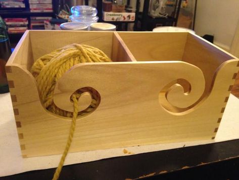 Diy Yarn Holder, Wooden Yarn Bowl, Yarn Box, Knitting Bowl, Ceramic Yarn Bowl, Yarn Holder, My Bf, Diy Holz, Box Wood