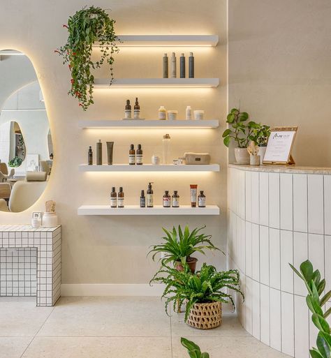 Hair Dressers Salon Ideas, Hair Salon Product Display Ideas, Salon Wall Shelves, Home Beauty Salon Ideas, Home Salon Ideas Small Diy, Spa Ideas Business Interior Design, Skincare Store Design, Mini Salon Ideas Small Spaces, Salon Accent Wall