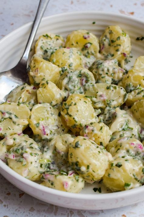 Deli Potato Salad Recipe, Deli Potato Salad, Kosher Recipes Jewish, Mayonnaise Sauce, Jewish Deli, Jewish Cuisine, Shabbat Dinner, Hanukkah Food, Potato Salad Recipe