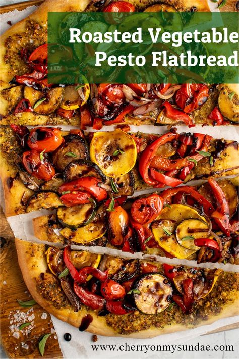 Roasted Veggie Flatbread, Roasted Vegetable Flatbread, Fancy Flatbread Recipes, Pesto Pizza Ideas, Healthy Pasta Noodles, Vegetable Pesto, Veggie Flatbread Pizza, Flatbread Toppings, Vegetable Flatbread