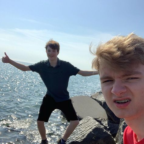 TommyInnit on Instagram: “Me and Tubbo at the sea” Block Family, Tubbo And Tommy, Clingy Duo, Dream Friends, Tommy Boy, British Boys, Minecraft Youtubers, Big Men, I'm A Simp