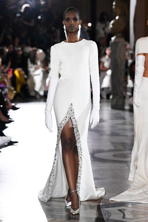 Stephan Rolland, Stephanie Rolland, White Wedding Guest Dress, White Wedding Guest, Ballroom Dress Inspiration, Fall 2023 Couture, Couture 2023, 2023 Couture, Minimal Wedding Dress