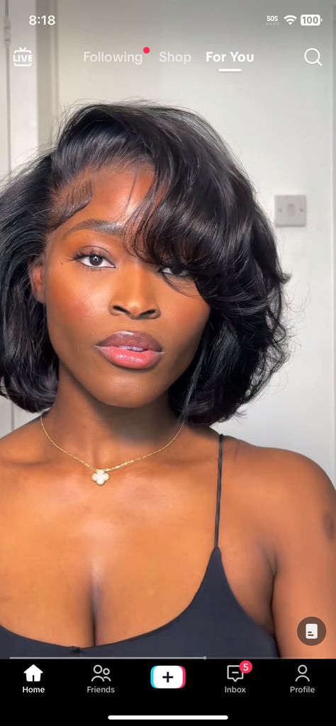 Short Hair Blowout, Wigs Braids, Short Box Braids Hairstyles, New Hair Do, Birthday Hairstyles, Short Hair Black, Short Sassy Hair, Blowout Hair, 90s Hairstyles