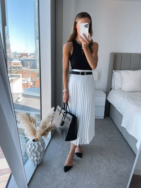 Look Working Girl, Moda Over 40, Racer Tank Top, Summer Office Outfits, Work Outfits Women Office, Office Fits, Casual Outfits For Work, Corporate Attire, Look Formal