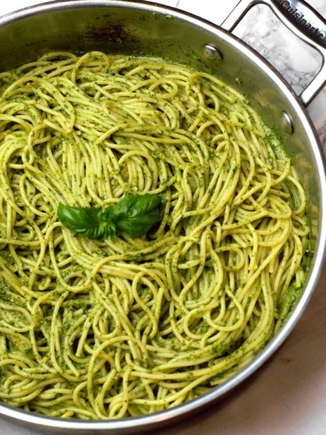 Spinach Basil Pesto Pasta, Spinach Pesto Pasta Recipes, Pesto Pasta With Spinach, Spinach Pesto Sauce, Spinach Pesto Recipe, Green Pasta Recipe, Spinach Pasta Sauce, Creamy Tomato Pasta Sauce, Italian Noodles