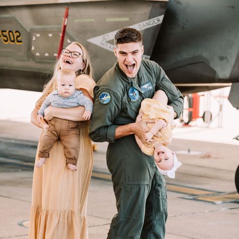 Thoughts on flightline pictures? Would you do them??? I’m always pro flightline photos for the service member and their loved ones, puppies and beyond. Sometimes it’s the first and only time the family members get to see the jets up close in person. Which is super cool esp when it’s not busy at an airshow and roped off with a million others around. Also I have about 194639 more photos to share from this 6 hr day with these awesome families! 📸 #f35 #flightline #f35c #f35b #marines #flymarine... Jet Photoshoot, Military Family Pictures, Hr Day, Photographer Video, The Jets, Fighter Pilot, Military Family, Family Photo Ideas, Family Posing