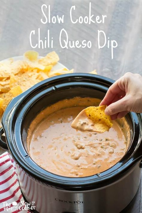 Are you ready for game day? This delicious and easy Chili Cheese Dip It has everything you love about chili queso dip with added bacon and green chiles to make it even better. Chili Queso Dip, Queso Dip Crockpot, Chili Queso, Magical Slow Cooker, Dip Dip, Chili Cheese Dips, Queso Dip Recipes, Crockpot Appetizers, The Magical Slow Cooker