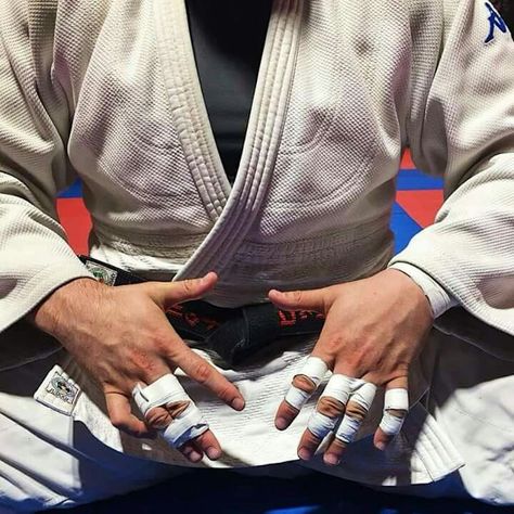 Martial Arts Photography, Bjj Jiu Jitsu, Karate Martial Arts, Ju Jitsu, Sports Aesthetic, Martial Arts Training, Sport Body, Mens Outfit Inspiration, Brazilian Jiu Jitsu