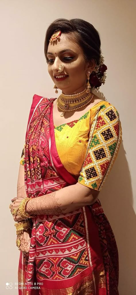 Choli Blouse Hand Work, Patola Sari Blouse Design, Bharatkam Design, Badhni Design Blouse, Blouse For Patola Saree, Patola Saree Blouses Designs, Gamthi Work Blouses, Patola Saree Blouses Work, Bavriya Work Blouse