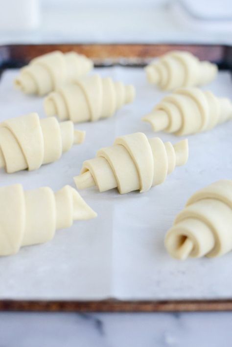 Easy Homemade Croissants l SimplyScratch.com (12) Fancy Pastries, Coffee Shop Recipes, Homemade Croissants, Croissant Dough, Mini Croissants, Croissant Recipe, Baking Process, Moist Banana Bread, Bake Bread