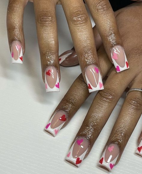 Valentines Short Nails Ideas, Valentine Freestyle Nails, Shorties Acrylic Nails Valentines, French Nail Designs Valentines Day, Valentines Day Nails Designs French Tip, Short Valentine Nail Ideas, Valentine Day Nails Square, Creative Valentines Nails, Short Gel Nail Designs Valentines